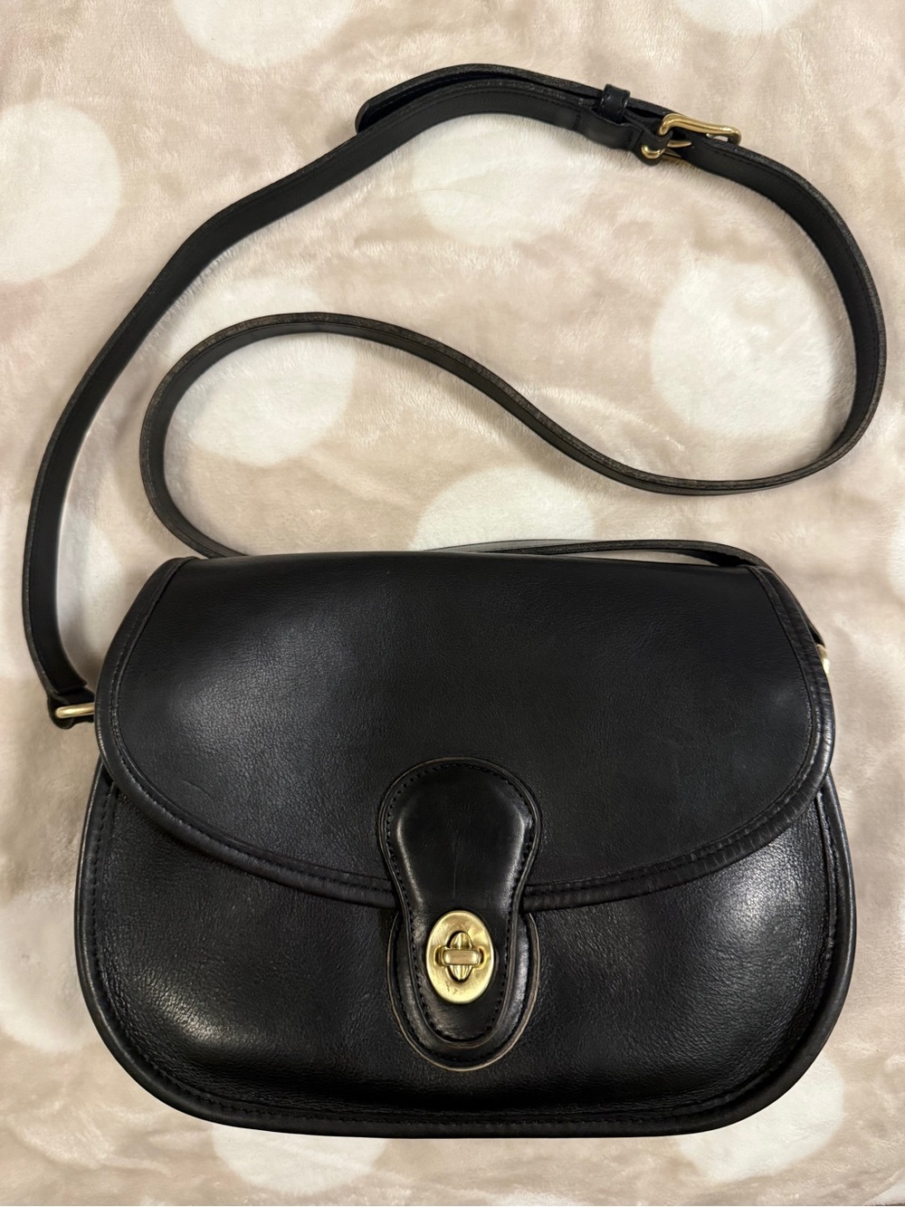Vintage Coach Prairie Bag, Classic Black Leather Crossbody Bag with Turn-Lock